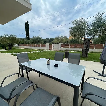 Apartment Rodelia 1 *
